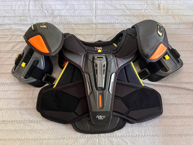 Used XL CCM  Tacks AS-V Pro Shoulder Pads