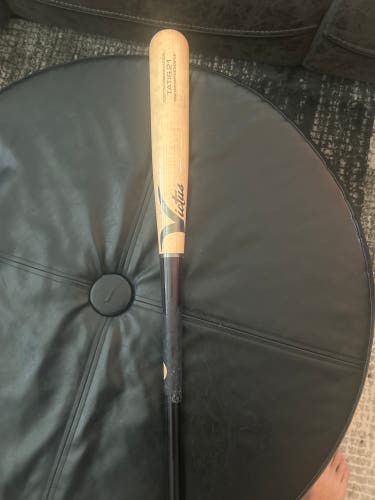 Used  Victus BBCOR Certified Maple 29 oz 32" Tatis21 Bat