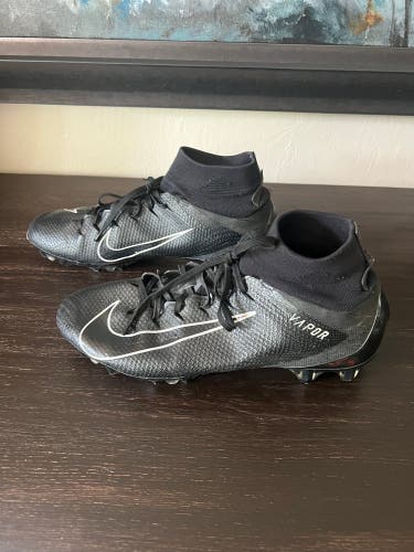 Men’s Nike vapor Untouchable Pro 3  Black/white/Gold Cleats size men 10