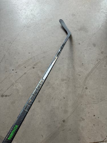 (NHL) New Senior CCM Left Hand P29 85 Flex Pro Stock RibCor Trigger 6 Pro Hockey Stick