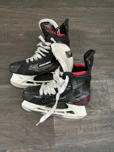 Used Bauer Vapor Hockey Skates