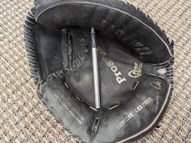 Used Mizuno Left Hand Throw Catcher's Prospect Series PowerClose Baseball Glove 32"