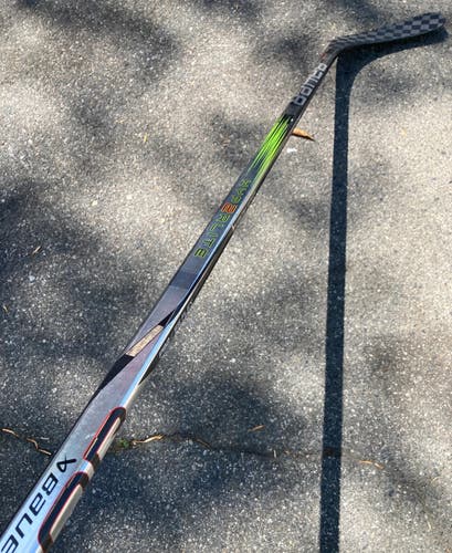 Used Intermediate Bauer Vapor Hyperlite 2 Hockey Stick Right Handed P92