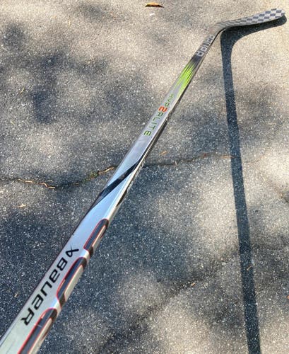 Used Intermediate Bauer Vapor Hyperlite 2 Hockey Stick Right Handed P92