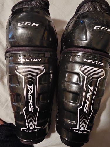 Used Youth CCM Vector 9" Shin Pads