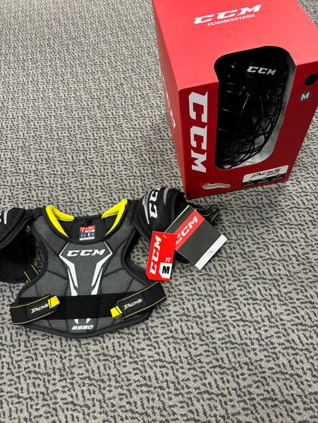 CCM Tacks 210 Medium Helmet combo /Youth Medium 9550 spads