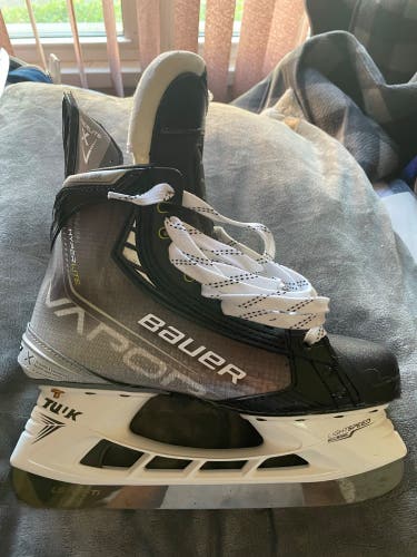 New Bauer Pro Stock 7 Vapor Hyperlite Hockey Skates