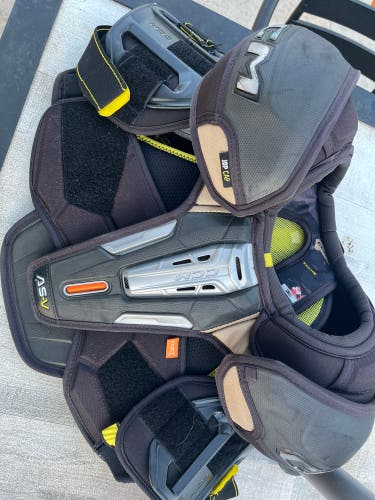 Ccm shoulder pads