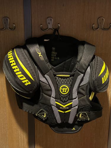 Warrior Alpha Hockey Shoulder Pad