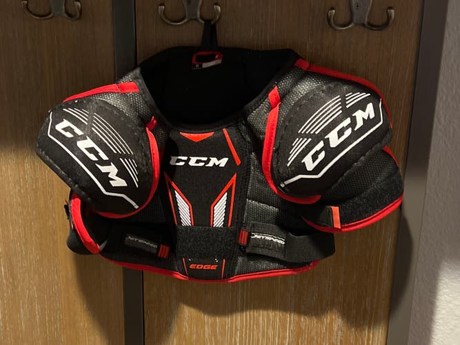 CCM Jetspeed Edge Youth Shoulder Pad