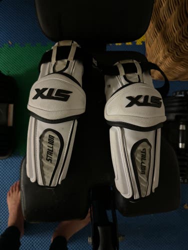 STX Stallion 900 Adult Arm Guards