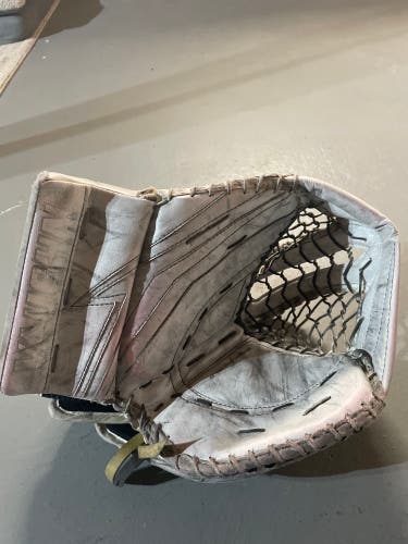 Used Regular V9 Pro Carbon Glove