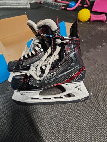 Used Intermediate Bauer Vapor XLTX Pro+ Hockey Skates Regular Width Pro Stock Size 4