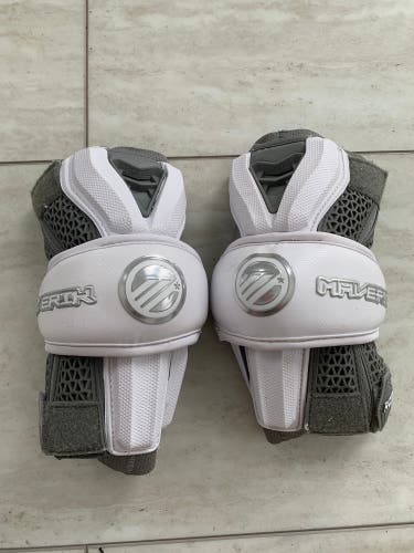 Used Adult Maverik Rome Arm Pads