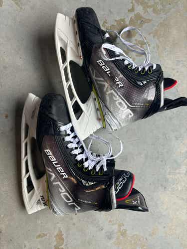 Used Senior Bauer Vapor Hyperlite Hockey Skates 8 Fit 2
