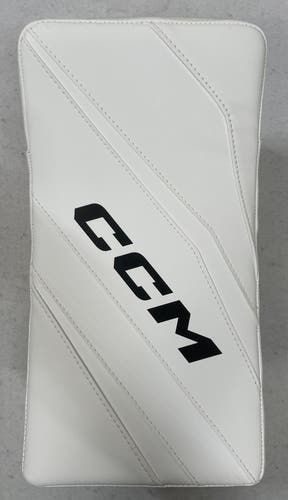 NEW CCM EFlex 6.5 Junior Blocker, Regular Hand, White