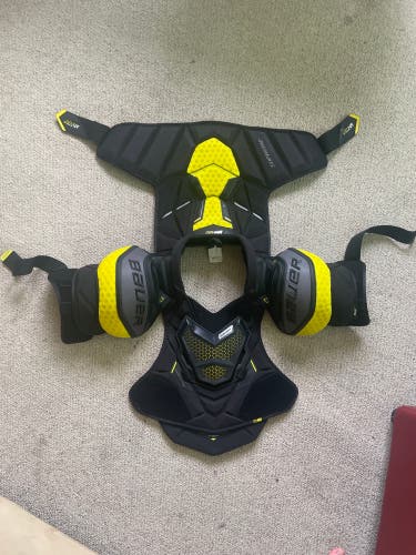 Bauer Supreme Ultrasonic Shoulder pads