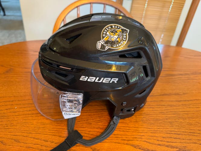 Used Medium Bauer Re-Akt 150 Helmet