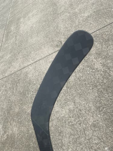 Senior CCM Right Handed P29  FT Ghost Hockey Stick