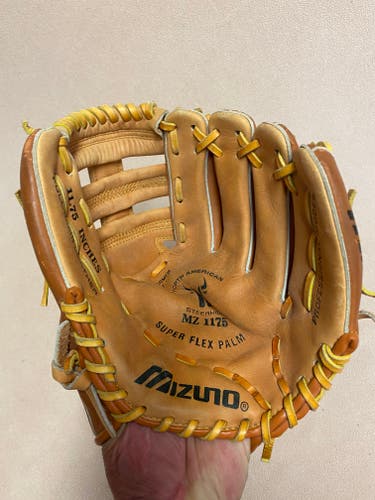 Used Right Hand Throw Mizuno Infield MZ 1175 Baseball Glove 11.75"