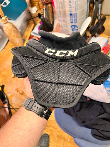 CCM junior neck guard