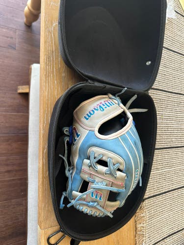 Wilson A2000 Autism Speaks infielders glove
