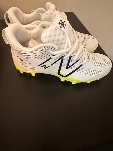 Youth Girls Size 4.5 New Balance FreezeLX Jr Mid Top Molded Cleats