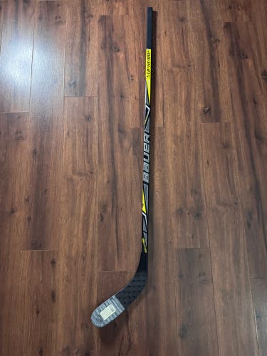 Used Junior Bauer Right Handed P88 Supreme S160 Hockey Stick