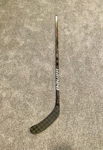 Used Intermediate Bauer Right Handed 65 Flex P92M Vapor Hyperlite Hockey Stick