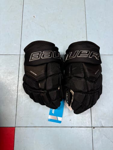 New With Tags Bauer UltraSonic Hockey Gloves