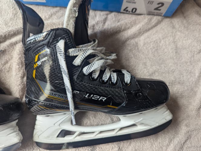 Used Intermediate Bauer Supreme M5 Pro Hockey Skates