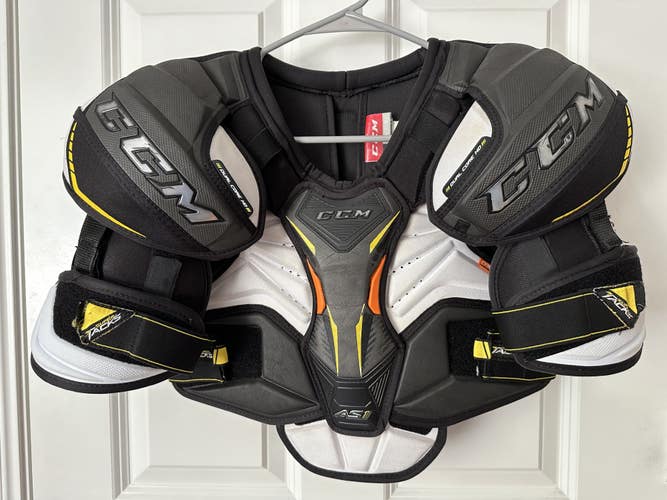 Used CCM SUPER TACKS AS1 HOCKEY SHOULDER PADS - SENIOR M