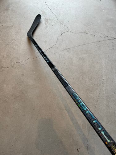 NHL New Senior CCM Right Handed P29 100 Flex Pro Stock RibCor Trigger 6 Pro Hockey Stick