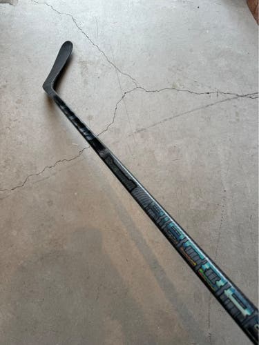 NHL New Senior CCM Right Handed P29 100 Flex Pro Stock RibCor Trigger 6 Pro Hockey Stick