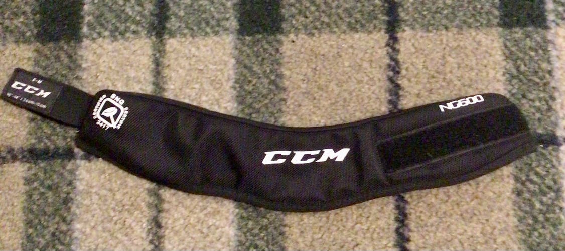 Senior S-M CCM black protective hockey neck guard