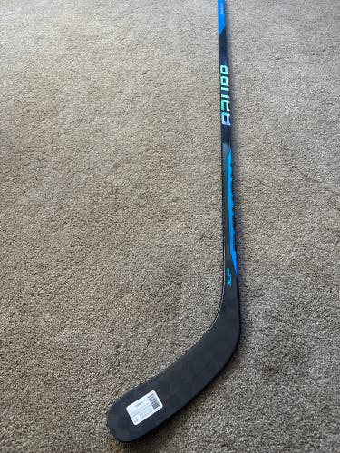 New Intermediate Bauer Right Handed P88 65 Flex Nexus Sync Hockey Stick