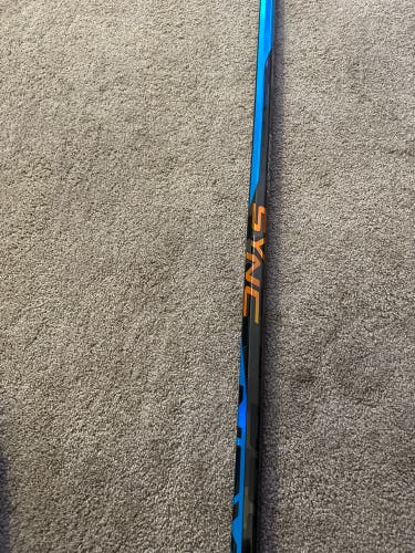 New Senior Bauer Right Handed P92M 87 Flex Nexus Sync Hockey Stick