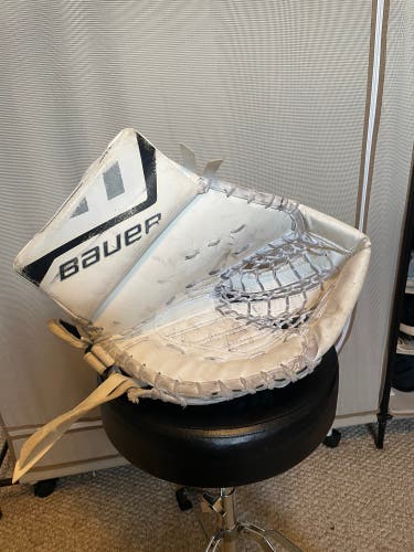 Bauer One.5 Junior Goalie Glove