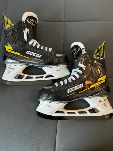 New Senior Bauer Regular Width   9.5 Supreme Ignite Pro Hockey Skates