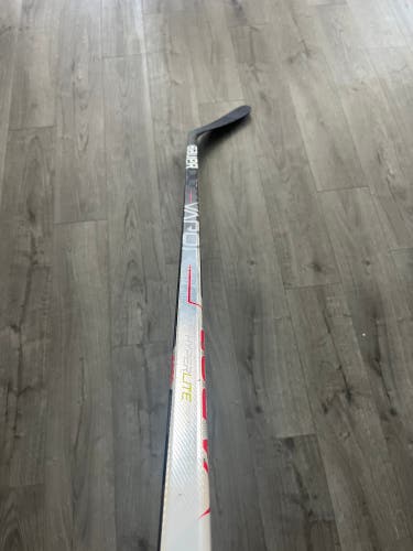 Used Senior Bauer Right Handed P92  Vapor Hyperlite Hockey Stick