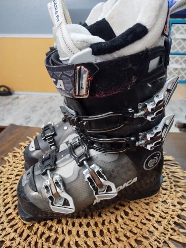 Used Women's Nordica All Mountain SpeedMachine Ski Boots Medium Flex