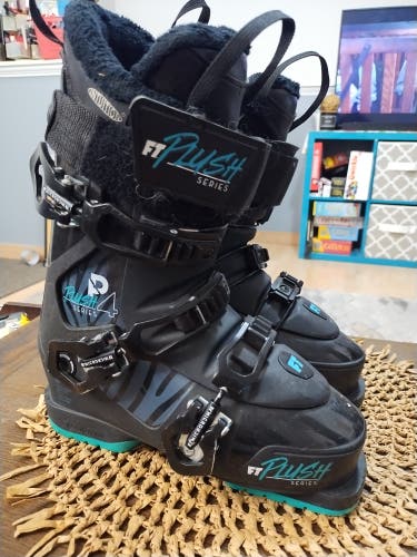 Full Tilt Plush 4 Ski Boots Used and Closeout