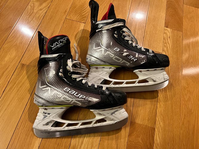 Used Intermediate Bauer   6 Vapor Hyperlite Hockey Skates