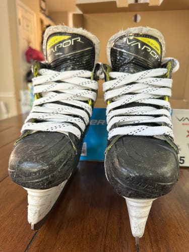 Used Junior Bauer Regular Width Size 1.5 Vapor 3X Hockey Skates