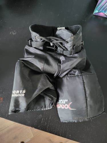 Used powertek Youth Small Hockey Pants