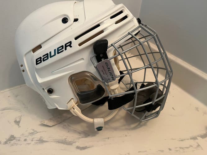 Bauer Hockey Helmet (Kids Size M/M)
