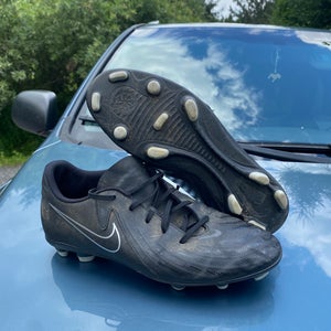 Used Men's Size 9.0 Nike Phantom GX 2 Club Soccer Cleat