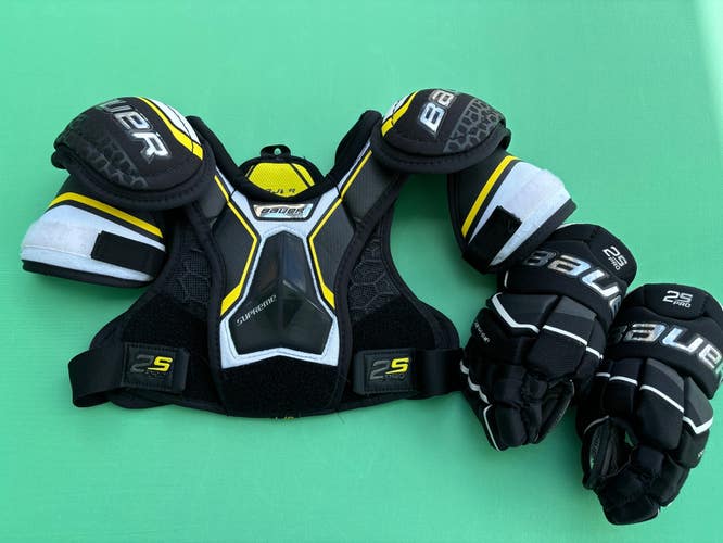 Used Youth Large Bauer 2s Pro Shoulder pads + Gloves (9”)