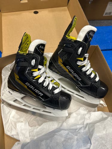 Bauer Supreme Ignite Pro+ Youth Size 11 Skates