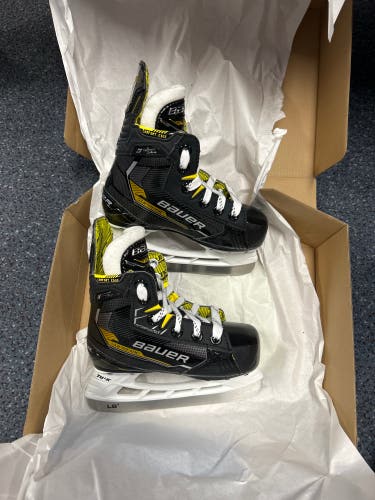 Bauer Supreme Ignite Pro+ Youth Size 9 Skates